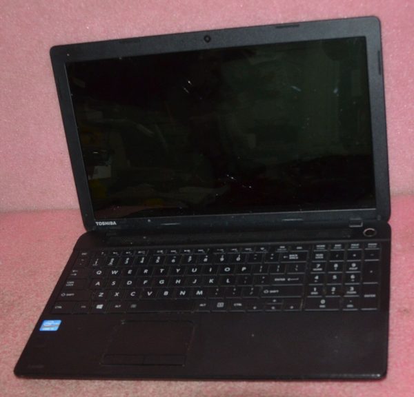 Toshiba Satellite/ intel/ 4 GB/ 500 GB HDD